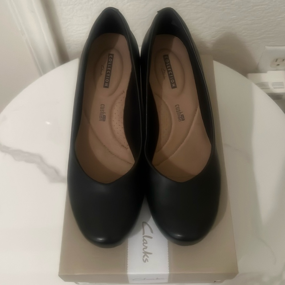 Black wedge shoes